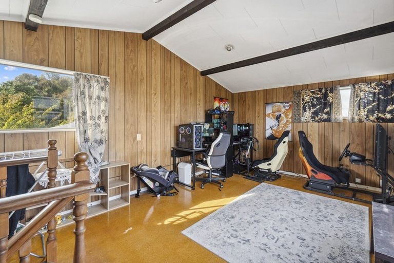 Photo of property in 114 Gloaming Hill, Titahi Bay, Porirua, 5022