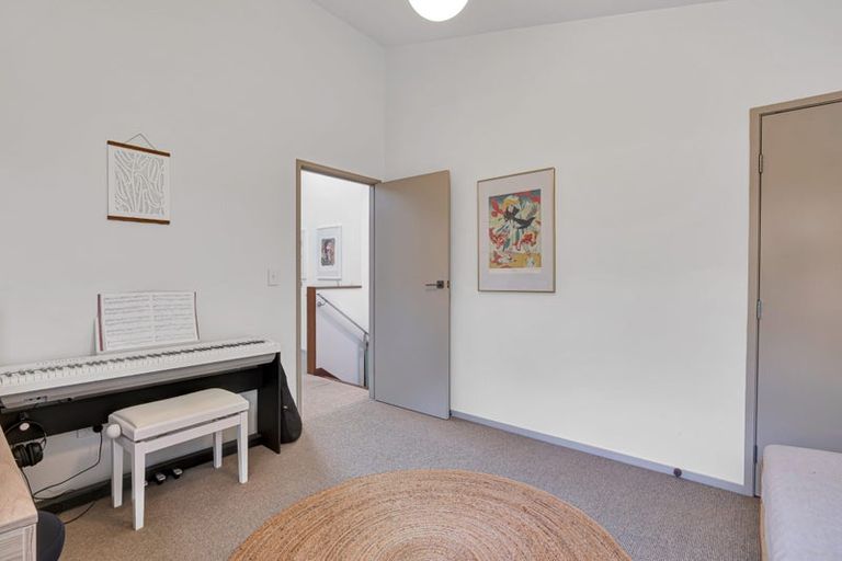 Photo of property in 12 Leatham Avenue, Strandon, New Plymouth, 4312