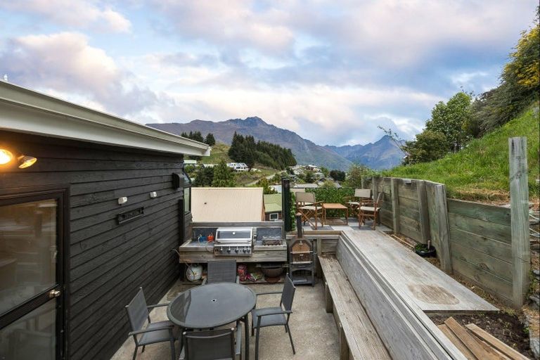 Photo of property in 20 Greenstone Place, Fernhill, Queenstown, 9300