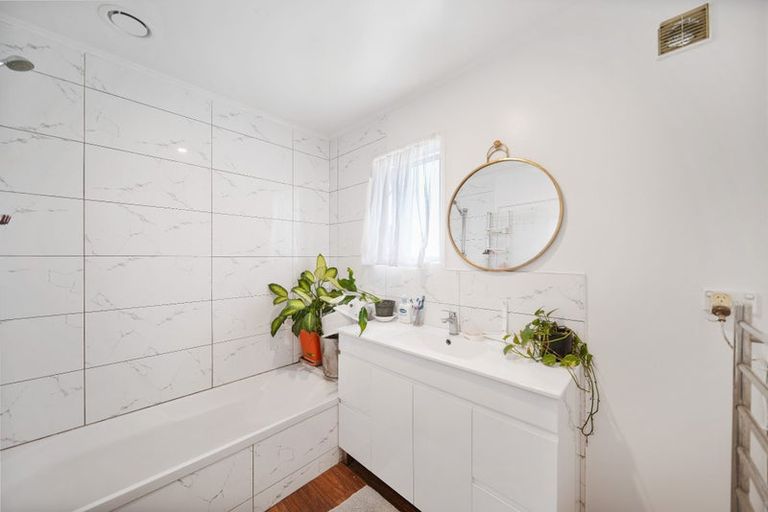Photo of property in 3 Ilford Crescent, Mangere, Auckland, 2022