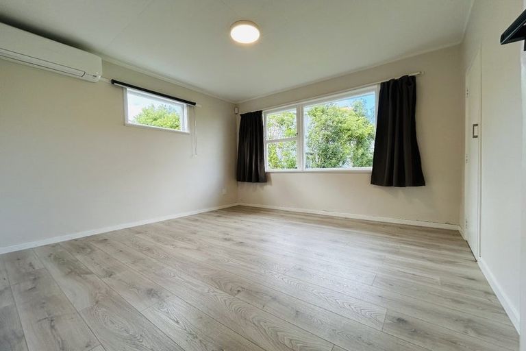 Photo of property in 1/8a Alma Street, Te Atatu South, Auckland, 0610