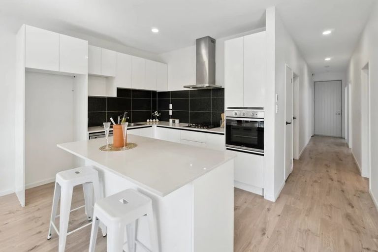 Photo of property in 4 Swamp Kauri Grove, Papakura, 2110