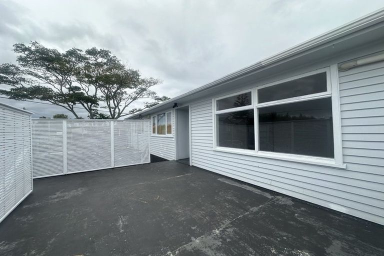Photo of property in 1/14 Roberts Road, Te Atatu South, Auckland, 0610