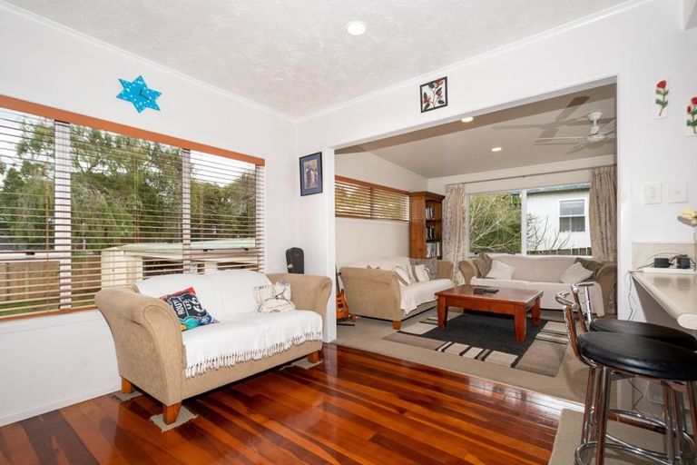 Photo of property in 64 View Road, Henderson, Auckland, 0612