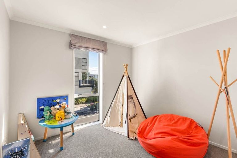 Photo of property in 91 Glidepath Road, Hobsonville, Auckland, 0616