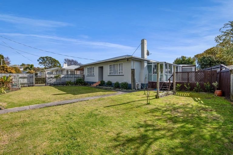 Photo of property in 40 Queens Road, Glen Avon, New Plymouth, 4312