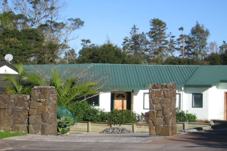 Photo of property in 13 Patsy O'hara Place, Swanson, Auckland, 0612