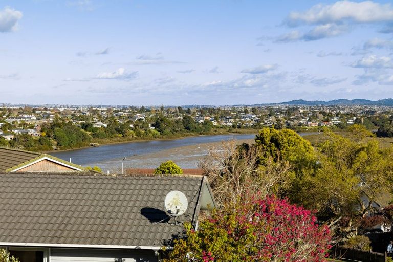 Photo of property in 15 Da Vinci Place, West Harbour, Auckland, 0618