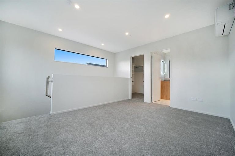 Photo of property in 73 Whare Kauri Road, Papakura, 2110