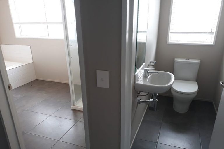 Photo of property in 2 Westpark Drive, Burnside, Christchurch, 8053