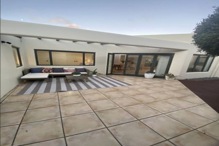 Photo of property in 25 Jordan Street, Island Bay, Wellington, 6023