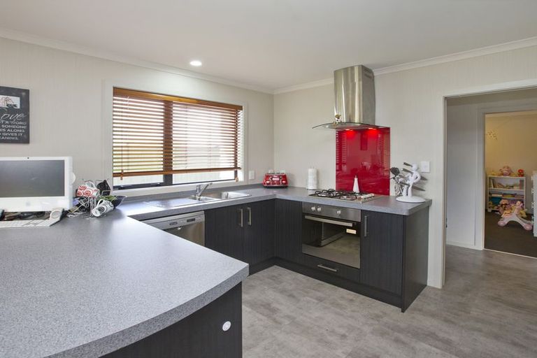 Photo of property in 4 Angelina Way, Kelvin Grove, Palmerston North, 4414