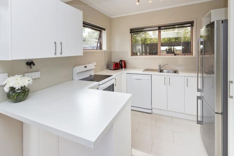 Photo of property in 1/18 Oliver Twist Avenue, Mellons Bay, Auckland, 2014