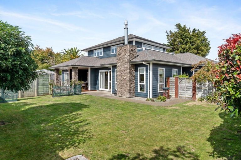 Photo of property in 2 Dixon Street, Carterton, 5713