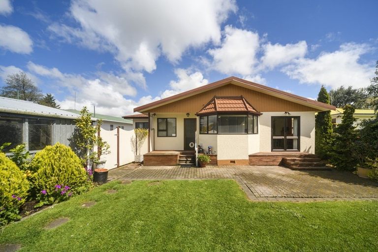Photo of property in 16 Ashford Avenue, Hokowhitu, Palmerston North, 4410
