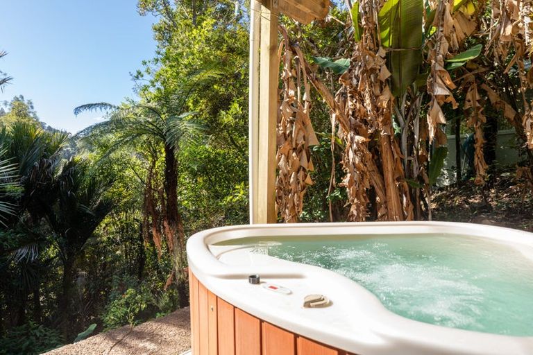 Photo of property in 14 Opou Road, Titirangi, Auckland, 0604