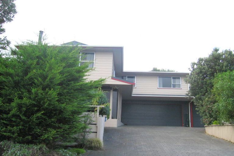 Photo of property in 21 Dominica Crescent, Grenada Village, Wellington, 6037