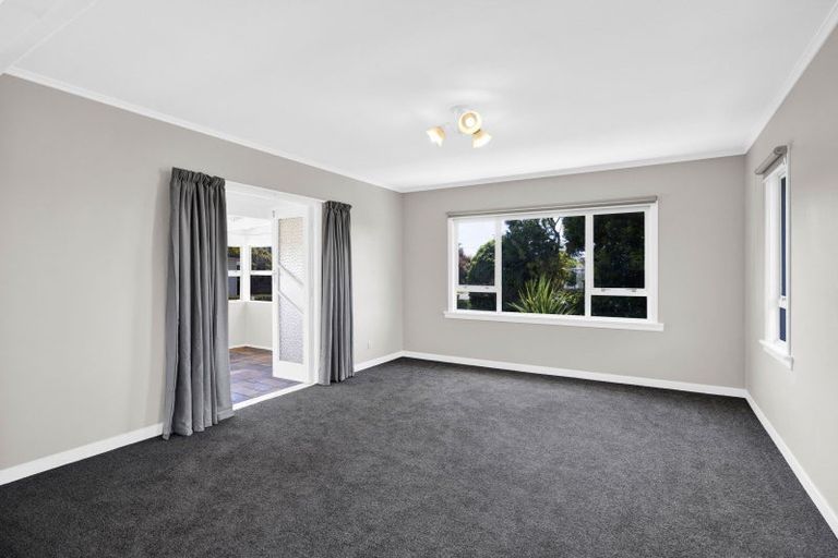 Photo of property in 1354 Devon Road, Brixton, Waitara, 4382