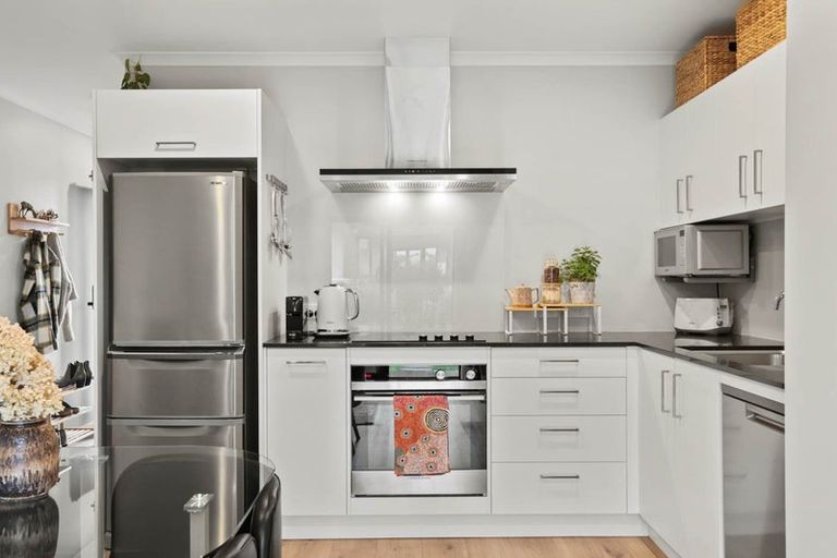 Photo of property in 6 Honowai Street, Kumeu, 0810