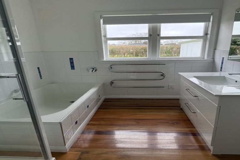 Photo of property in 12 Karu Crescent, Waikanae, 5036