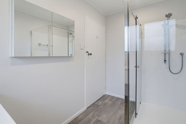 Photo of property in 1 Dunk Place, Milson, Palmerston North, 4414