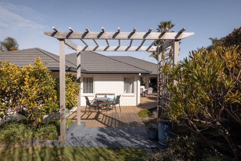 Photo of property in 37 Santa Monica Drive, Papamoa Beach, Papamoa, 3118