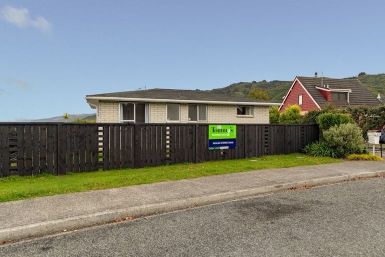 Photo of property in 35a Roband Crescent, Brown Owl, Upper Hutt, 5018
