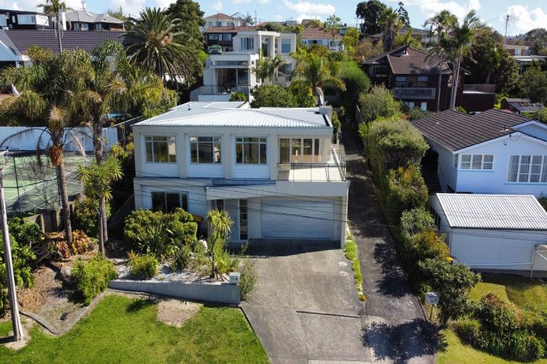 Photo of property in 20 Bournemouth Terrace, Murrays Bay, Auckland, 0630