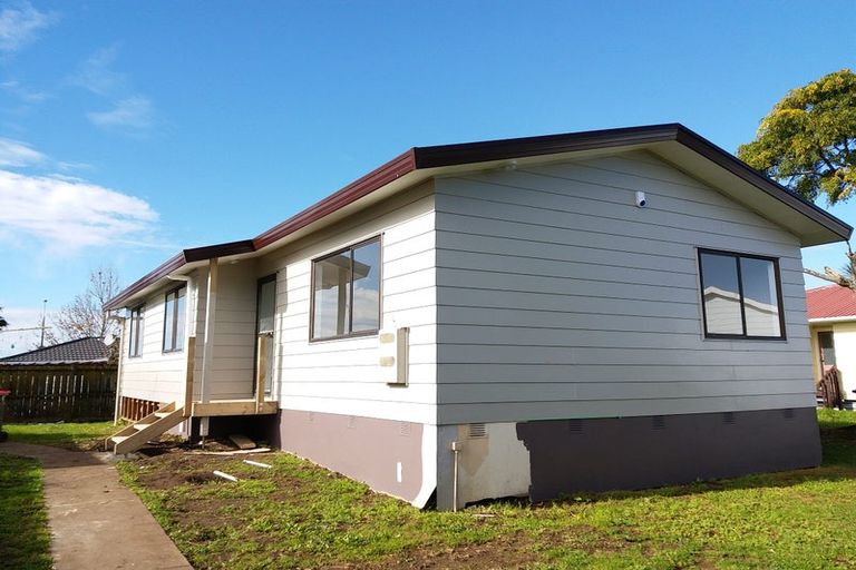 Photo of property in 2/9 Penion Drive, Flat Bush, Auckland, 2023