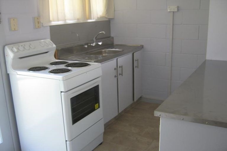 Photo of property in 3/9 Paris Place, Birkenhead, Auckland, 0626