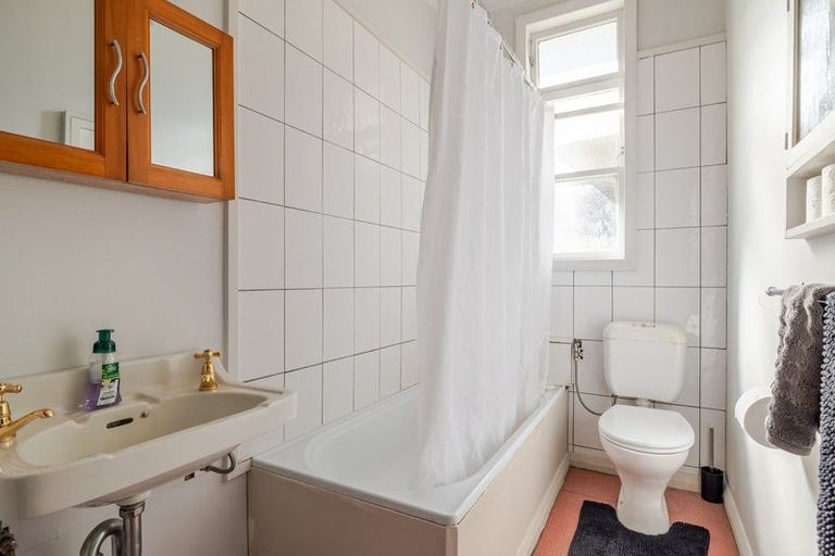 Photo of property in 3/5 Ward Street, Palmerston North, 4410
