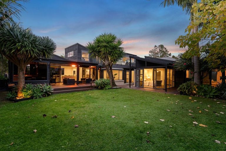 Photo of property in 6 Birchwood Grove, Greenhithe, Auckland, 0632