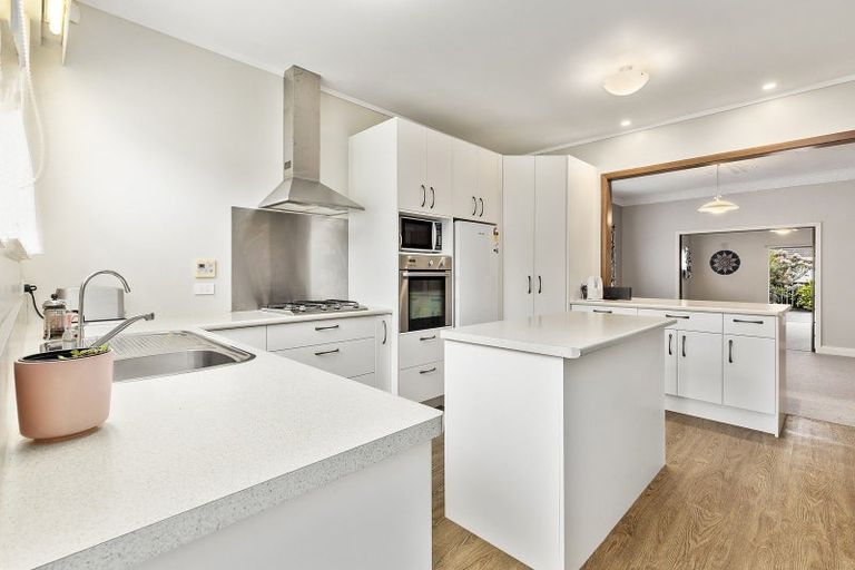 Photo of property in 37 Glamis Avenue, Strathmore Park, Wellington, 6022