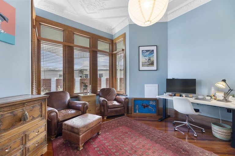 Photo of property in 127 Hargest Crescent, Saint Clair, Dunedin, 9012