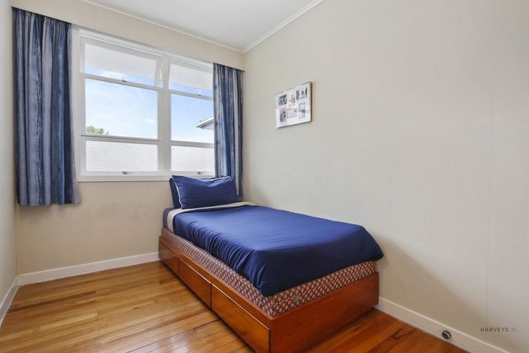 Photo of property in 37 Beaubank Road, Kelston, Auckland, 0602