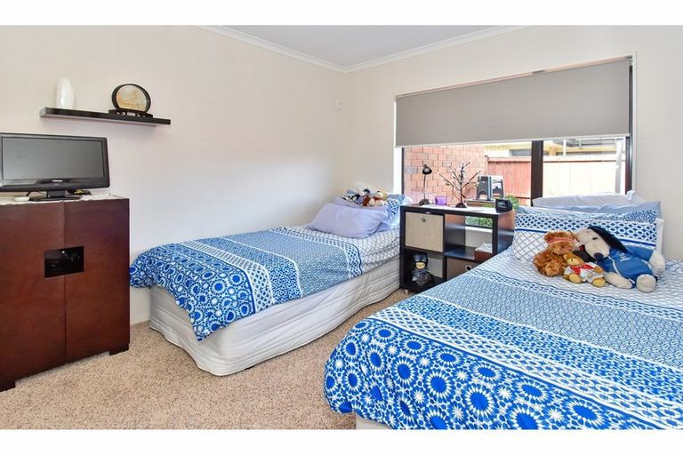 Photo of property in 42 Sandwick Drive, Weymouth, Auckland, 2103