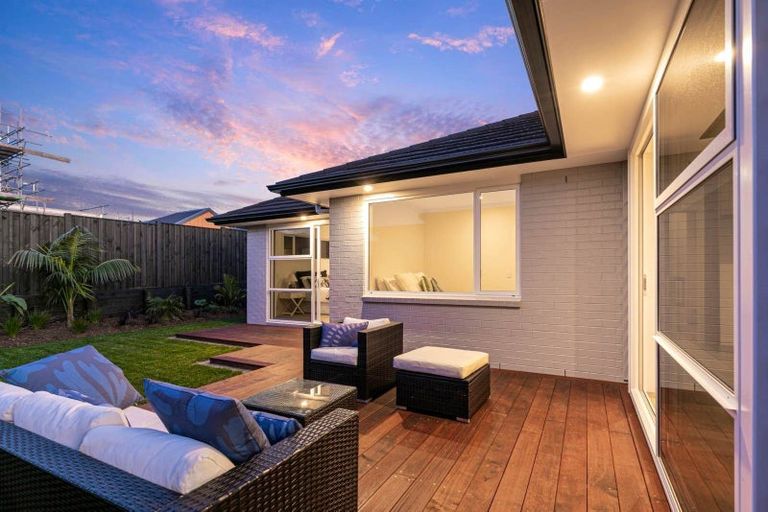 Photo of property in 7 Houpuni Road, Wainui, 0932