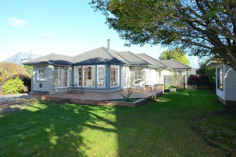Photo of property in 118 Memorial Avenue, Burnside, Christchurch, 8053