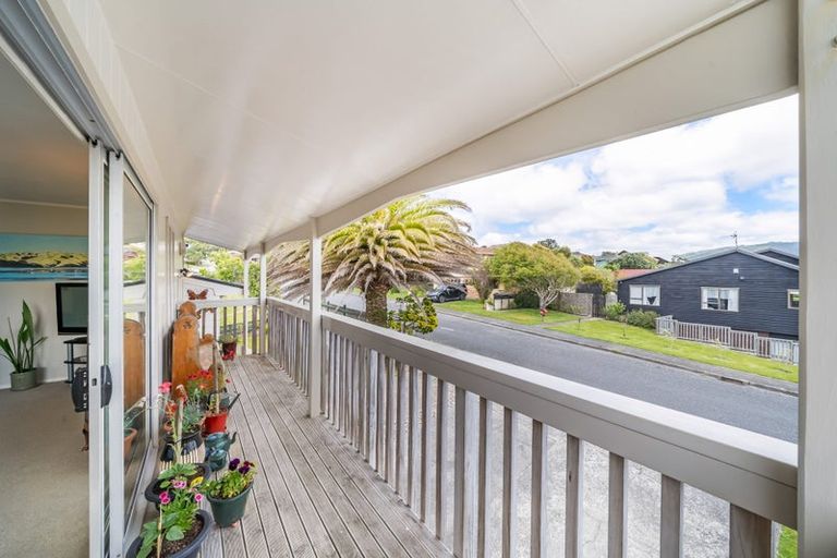 Photo of property in 6 Langwell Place, Papakowhai, Porirua, 5024