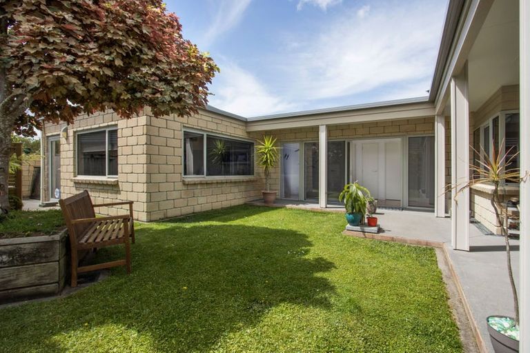 Photo of property in 21 Riverside Place, Katikati, 3129