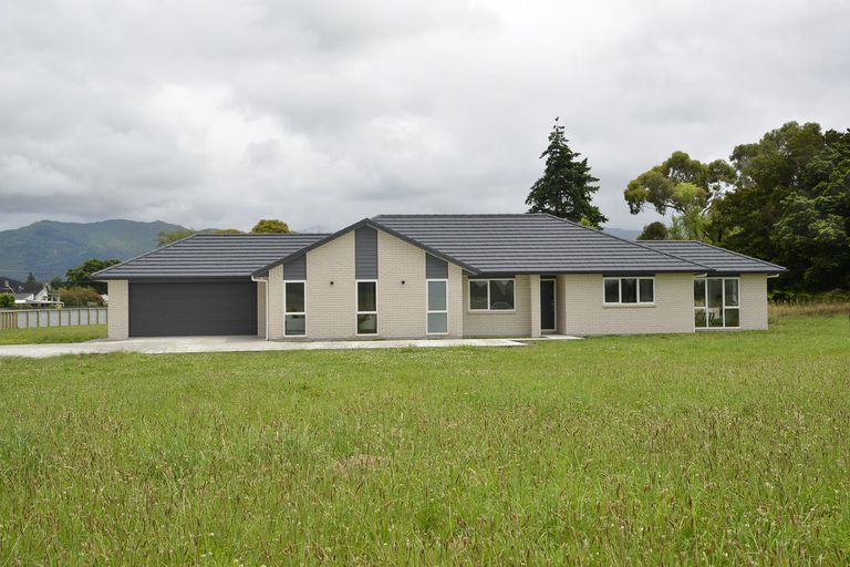 Photo of property in 21a Madison Street, Carterton, 5713