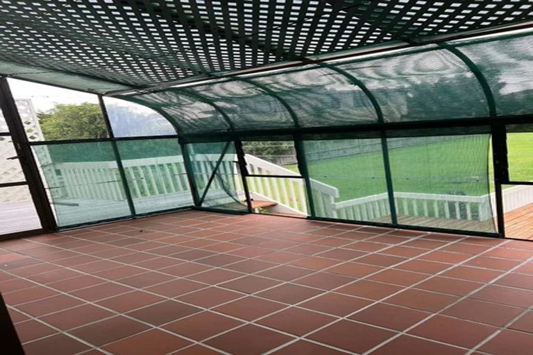 Photo of property in 83 Pupuke Road, Northcote, Auckland, 0627