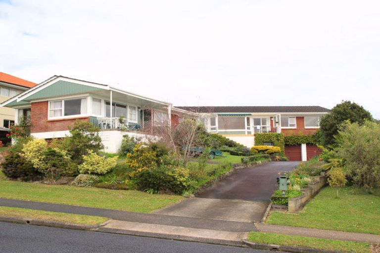 Photo of property in 2/6 Bert Wilson Place, Cockle Bay, Auckland, 2014