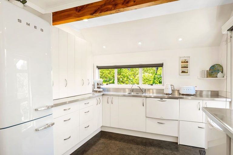 Photo of property in 9 Oak Street, Ebdentown, Upper Hutt, 5018