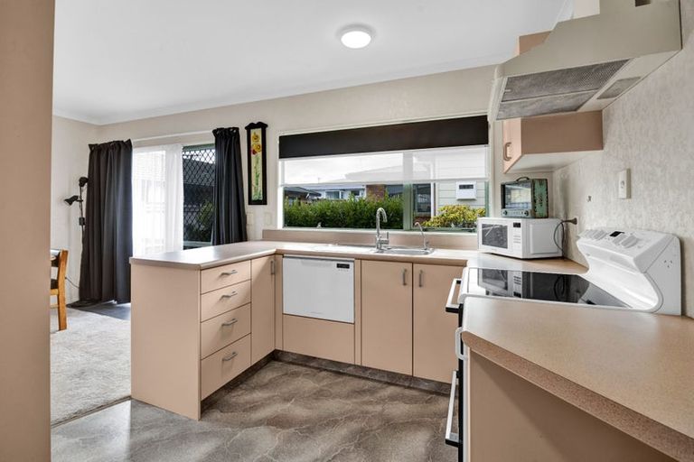 Photo of property in 2/219 Mangorei Road, Merrilands, New Plymouth, 4312