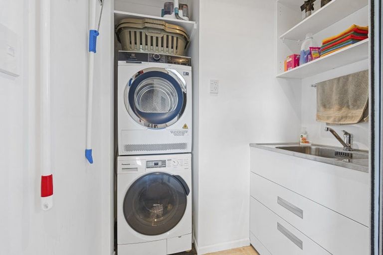 Photo of property in 17 Tainui Street, Welbourn, New Plymouth, 4312