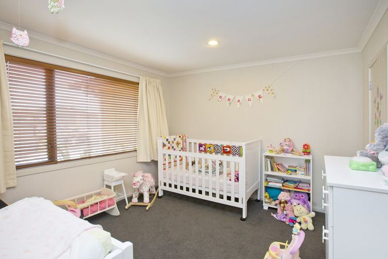 Photo of property in 4 Angelina Way, Kelvin Grove, Palmerston North, 4414