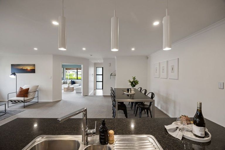 Photo of property in 33 Whitney Place, Rototuna North, Hamilton, 3210