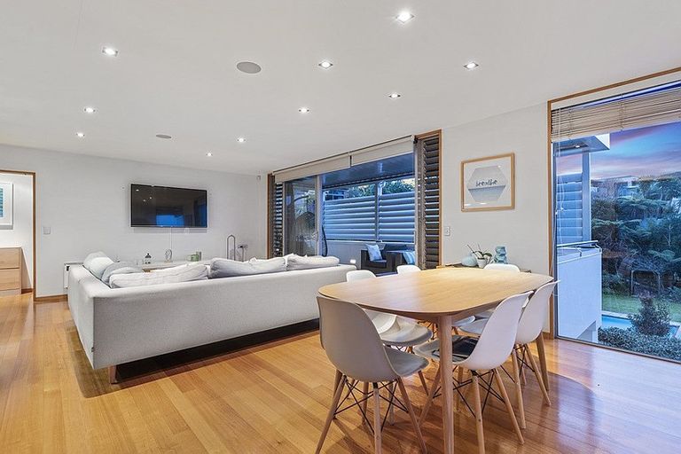 Photo of property in 2/55 Parr Terrace, Castor Bay, Auckland, 0620