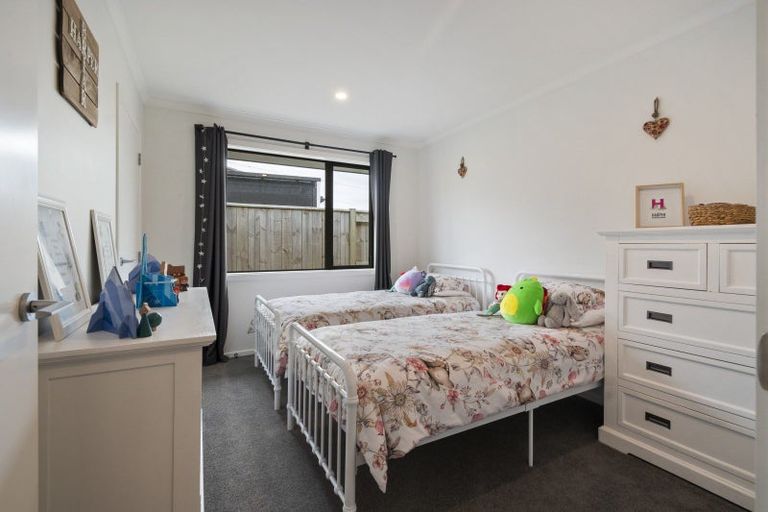 Photo of property in 21 Sardinia Grove, Fitzherbert, Palmerston North, 4410